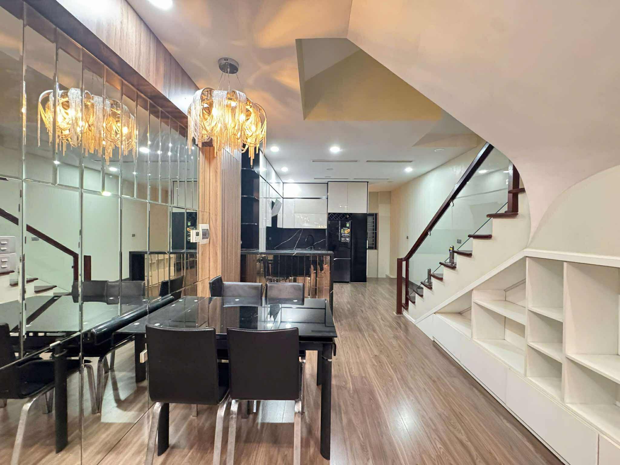 Bán nhà Ngọc Lâm,Long Biên 5 tầng,60m,mt3.95m oto vào nhà nhỉnh 14 tỷ - Ảnh 3